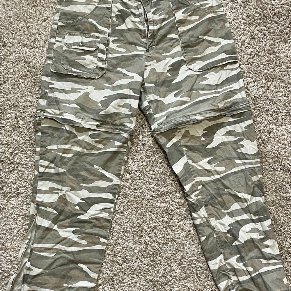 Cabela's Gray and White Camouflage Cargo Pants
